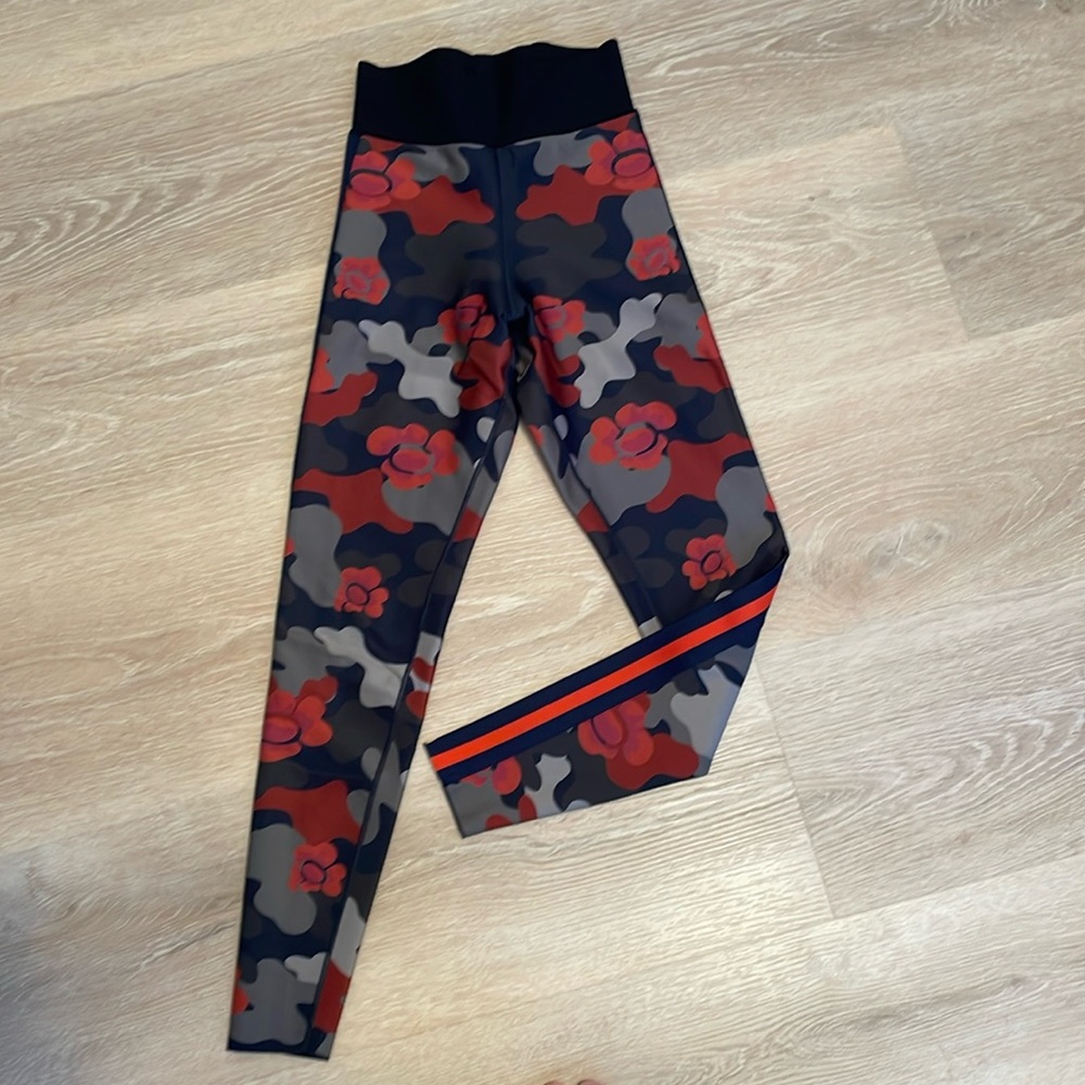 Ultracor flower camo high waisted leggings Size S
